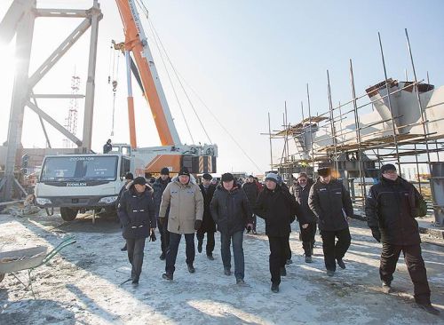 Дмитрий Рогозин на большой стройке. Фото: РИА Новости