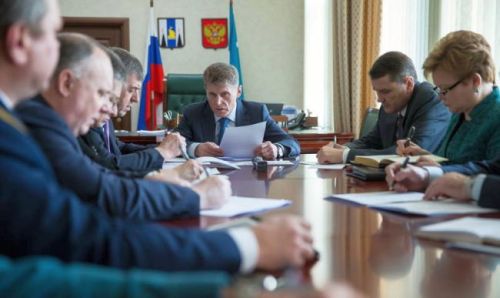 Олег Кожемяко возглавил штаб областной комиссии по чрезвычайным ситуациям, созданный в связи с крушением траулера в Охотском море