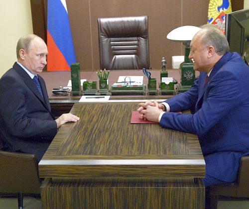 Владимир Путин с губернатором Камчатского края Владимиром Илюхиным.