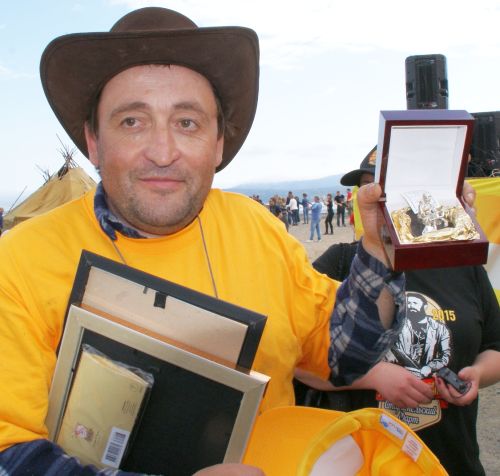 Победитель Виктор Пастушенко - намыл почти 3,5 граммов золота!
