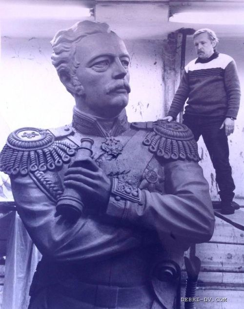 Памятник Муравьева-Амурского воссоздал по модели Опекушина - питерский скульптор Леонид Аристов