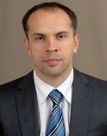 Владимир Исаков, член «Единой России», ему 38 лет.