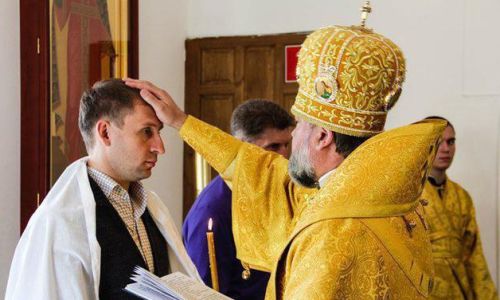 Обряд крещения губернатора Амурской области Александра Козлова проводил лично епископ Благовещенский и Тындинский Лукиан