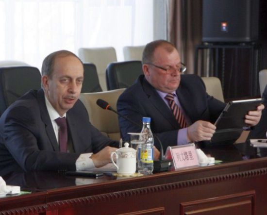 Губернатор ЕАО Александр Левинталь и его зам Владимир Ощановский в Китае.