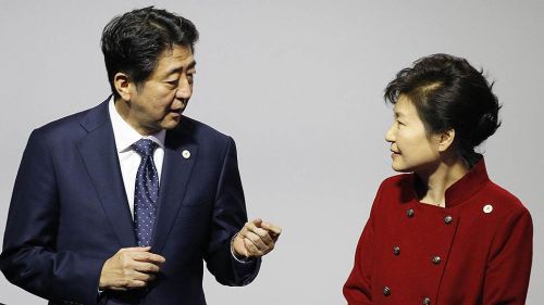 Премьер Японии Синдзо Абэ получил возможность превратить ВЭФ в инструмент своей новой политики в отношении России. Фото: AFP