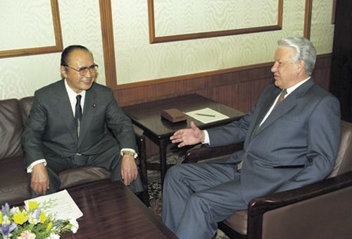 Московская встреча президента Бориса Ельцина и министра иностранных дел Митио Ватанабэ в 1992 году, несмотря на улыбки ее участников, была драматичной.	Фото РИА Новости