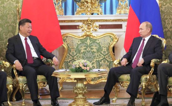 Беседа президента России Владимир Путина с председателем Китайской Народной Республики Си Цзиньпином