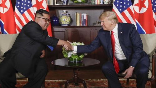 Встреча председателя Госсовета КНДР Ким Чен Ына и президента США Дональда Трампа. Фото ЦТАК