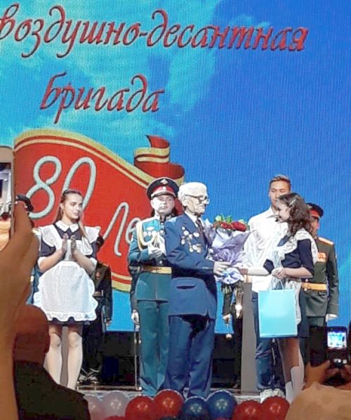 Последний ветеран славной бригады - Александр Павлович Глотов, ему 94 года.