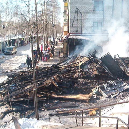 От магазина на улице Волжской в Ванино осталось пепелище
