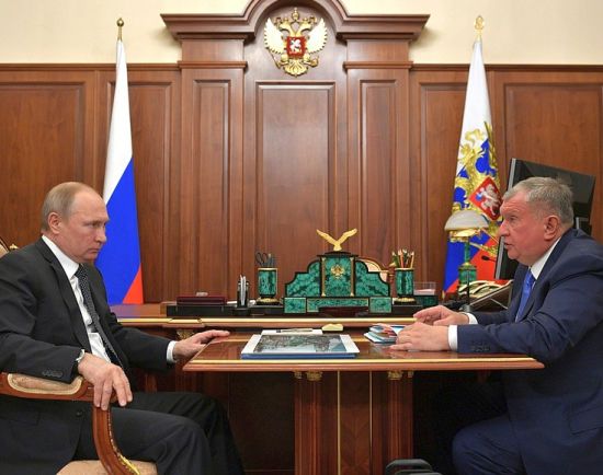 Владимир Путин с председателем правления компании «Роснефть» Игорем Сечиным.