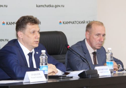 Андрей Здетоветский и Александр Христенко на заседании КРХС 24 мая.