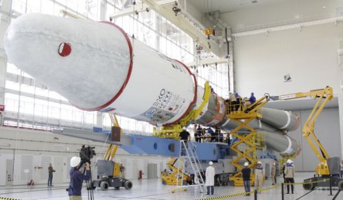 Ракета установлена на транспортно-установочный агрегат и готова к вывозу на стартовый комплекс 2 июля. Фото пресс-службы "Роскосмоса"