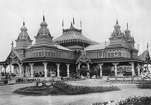 Павильон фирмы   на Приамурской торгово-промышленной ярмарке в Хабаровске, 1913 год. Фото из архива