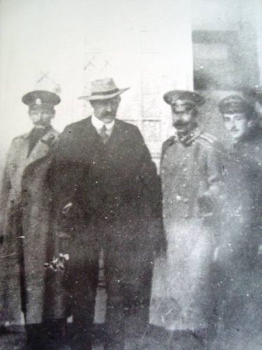 Арсеньев и Нансен на хабаровском вокзале. Октябрь 1913 года.