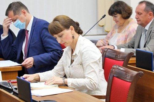 Председатель крайдумы Ирина Зикунова «за»