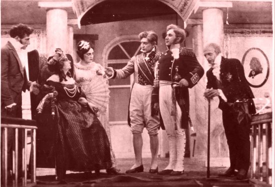Сцена из спектакля «Горе от ума» А.С. Грибоедова. Слева направо: Г. И. Алабин, В. М. Негина, И. А. Глазунова, Н. Горбунов, Н. Сысолятин. Магадан, 1938-й год