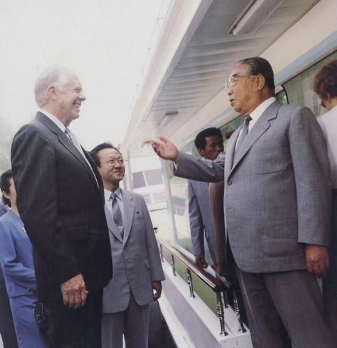 Джимми Картер и Ким Ир Сен на Реке Тэдон в районе Пхеньяна. Лето 1994 года. Фото из архива