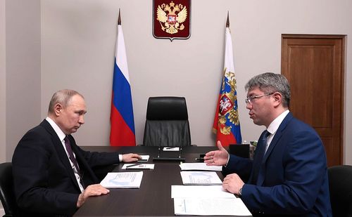 Владимир Путин с главой Республики Бурятия Алексеем Цыденовым.