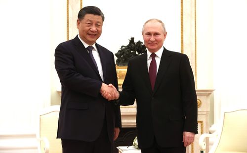 Владимир Путин с председателем Китайской Народной Республики Си Цзиньпином. Фото: Сергей Карпухин, ТАСС