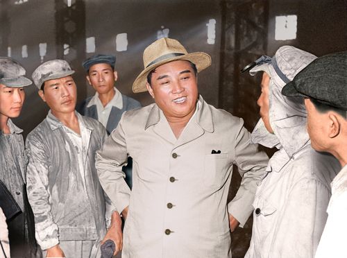 Ким Ир Сен на встрече с рабочими Кансонского сталелитейного завода. Сентябрь 51 г. чучхе (1962).