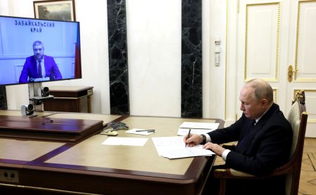 Встреча Владимира Путина с губернатором Забайкальского края Александром Осиповым.
