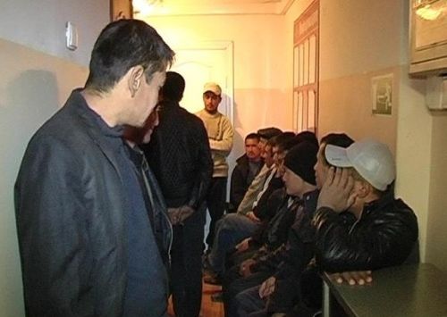 В ходе проверки были выявлены 13 уроженцев Средней Азии, у которых отсутствовали документы