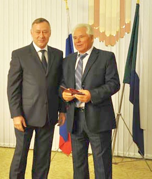 Виктор Цырфа (справа) и его сменщик Геннадий Накушнов