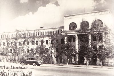 Педагогический институт. Хабаровск, 1958. Фото Н.Н. Шкулина /Нажмите, чтобы УВЕЛИЧИТЬ (нажмите, чтобы увеличить)