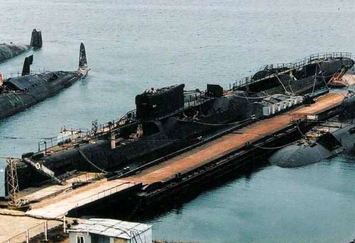 Атомная подводная лодка К-175 в бухте Чажма Приморского края