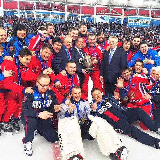 Россия победила в Чемпионате мира по хоккею с мячом. Молодцы! Фото опубликовано Дмитрий Медведев (@damedvedev) Апр 4 2015 в 2:07 PDT