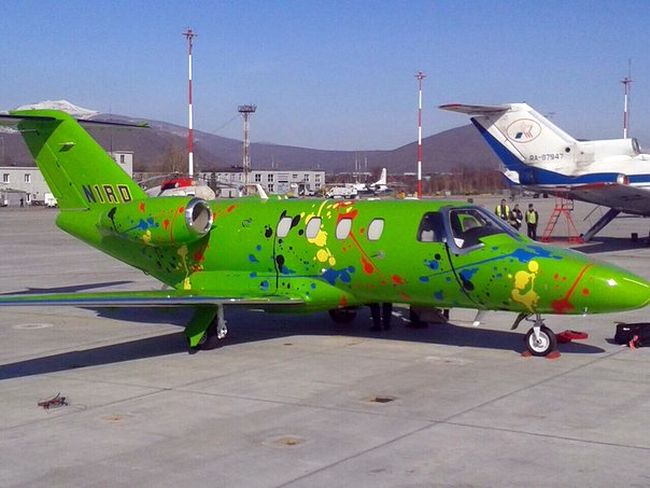 «Американец» - небольшой реактивный самолет ярко-зеленого цвета с бортовым номером N1RD