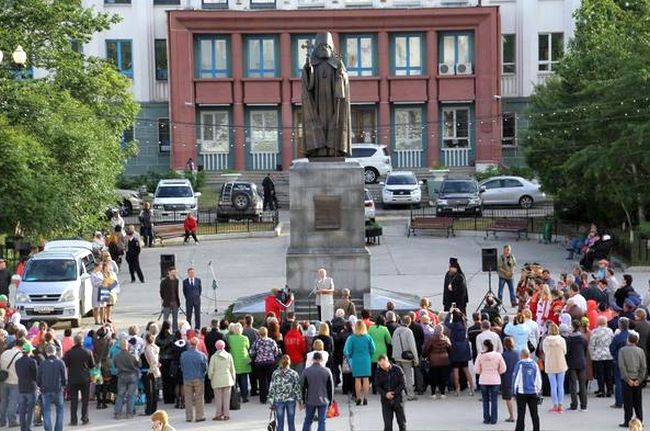 В Магадане торжественно открыт памятник святителю Иннокентию