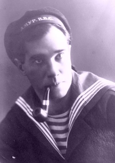 Александр Светогоров служил в гидроотряде Амурской Краснознаменной военной флотилии - Амурские ВВС. 1930 г. (нажмите, чтобы увеличить)
