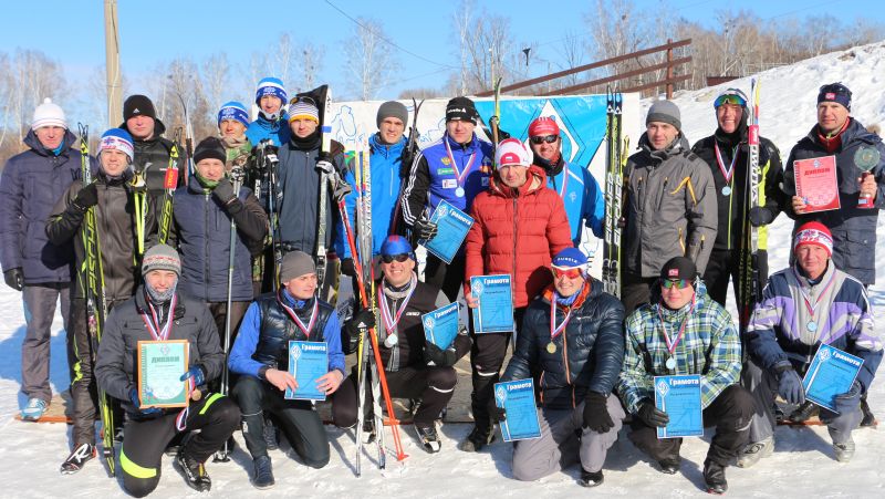 Участники соревнований лыжной гонки