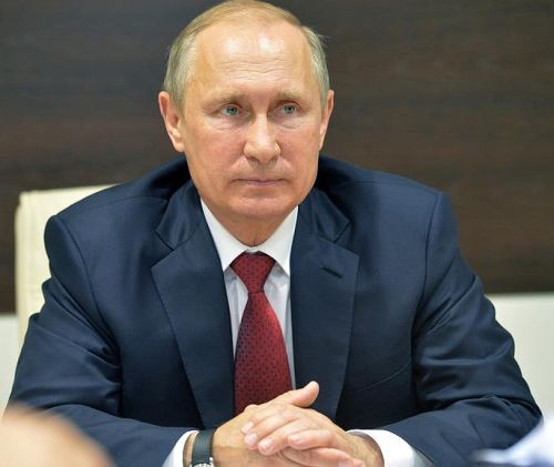 Владимир Путин на совещании по развитию судостроения.