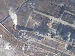 Сделанные из космоса фотографии ракеты-носителя КНДР "Ынха-2" свидетельствуют о том, что в ее головной части действительно установлен спутник, как и заявляют власти в Пхеньяне