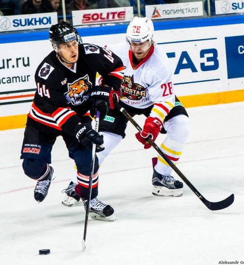 Финские игроки в обеих командах («Амур» и «Куньлунь») встретились на льду