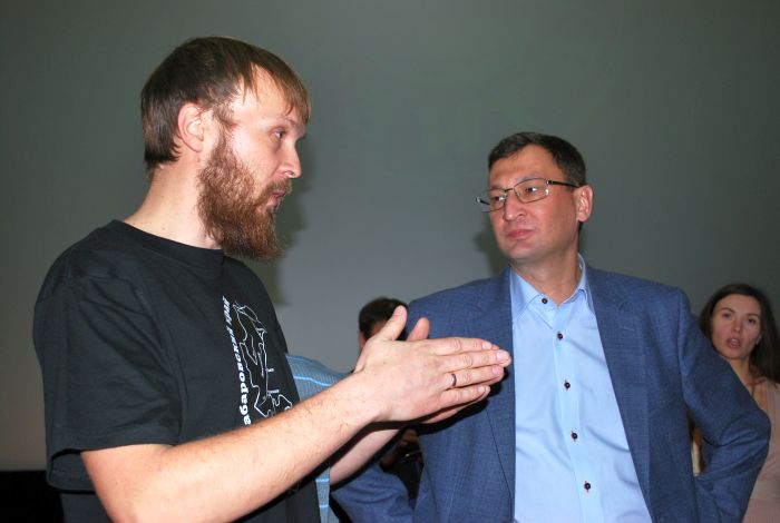 Мэр Комсомольска Андрей Климов (справа) готов поддержать энтузиазм первопроходцев - команду «Планеты тайга» во главе с Виктором Решетниковым.