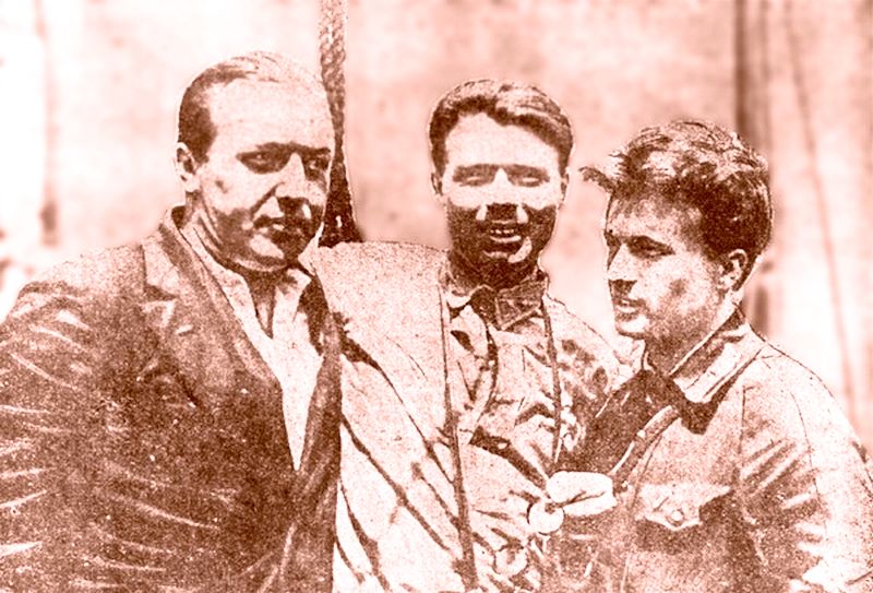 Я.Я. Гаккель (1901-1965) - картограф-геодезист экспедиции на «Челюскине», журналист П.Г. Кулыгин (1906-1938) и летчик Н.П. Каманин (1908-1982) в день возвращения во Владивосток, 7 июня 1934 г. (слева направо).