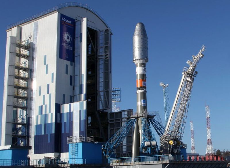 Ракета космического назначения (РКН) «Союз-2.1б» установлена в пусковую систему