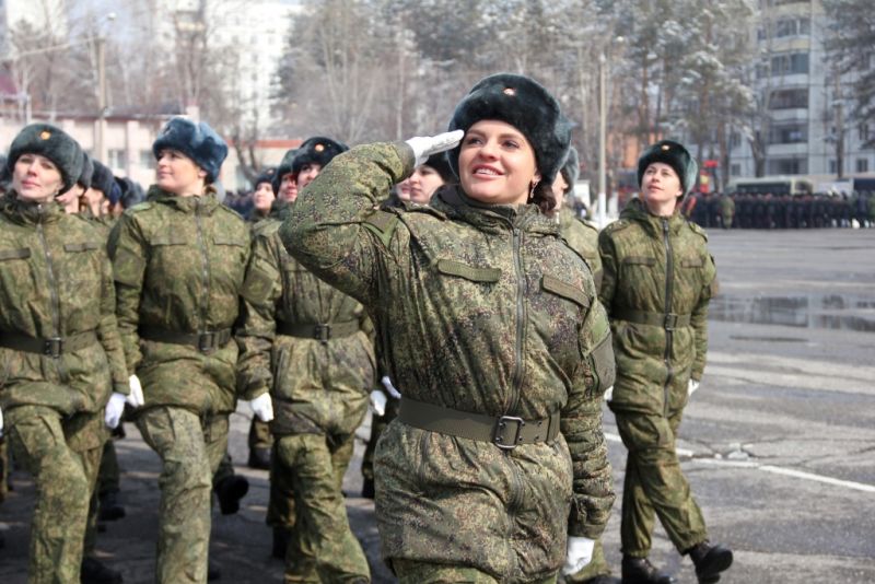 Впервые в параде войск Хабаровского гарнизона примут участие военнослужащие - женщины, проходящие службу в медицинском отряде специального назначения ВВО