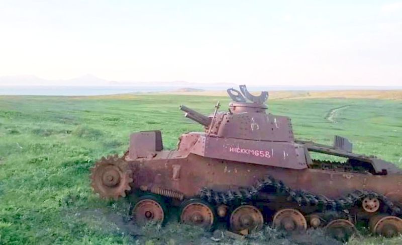 Японского танка «Чи-Ха», стоявшего на «Танковом поле» о. Шумушу с 18 августа 1945 года, - больше нет./ Фото: Владимир Исупов