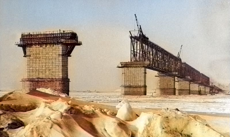 Мост на Комсомольск. Главный мост БАМа строится. Фото из архива ДВостЖД.