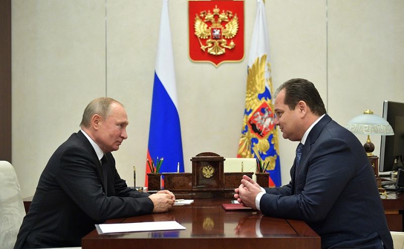 Владимир Путин с Ростиславом Гольдштейном, назначенным врио губернатора Еврейской автономной области.