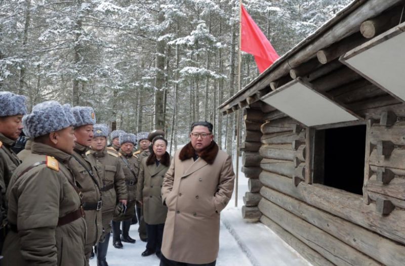 Ким Чен Ын вместе с командным составом КНА посетил места революционной и боевой славы в районе гор Пэкту.
Декабрь 2019 г.