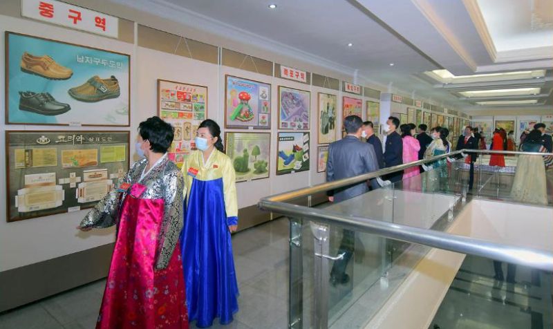 В г. Пхеньяне и во всех провинциях страны проходили выставки промышленных дизайнов в честь Дня Звезды.