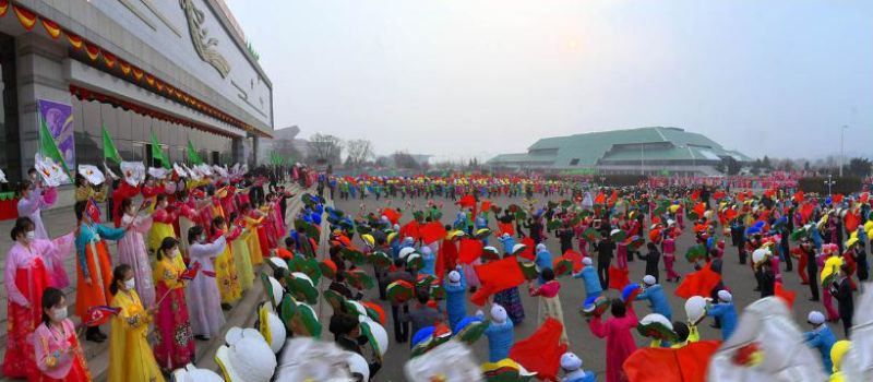 В Восточнопхеньянском Большом театре состоялась церемония открытия I Народного художественного фестиваля по случаю Дня Звезды.