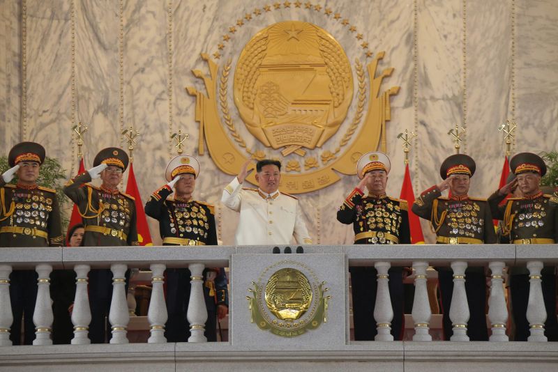 Ким Чен Ын шлет горячий боевой привет военнослужащим КНА – участникам парада