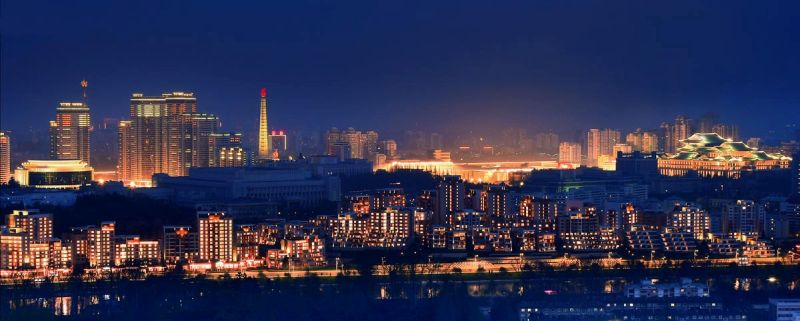 С построением нового террасного жилого сектора на набережной реки Потхон город Пхеньян обновил свой облик.